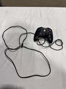 lot 2712 image: Wired Xbox 360 Controller