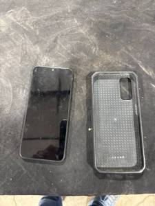 lot 2714 image: Samsung Smartphone & Cases