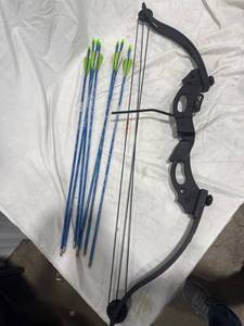 lot 2751 image: Compound Bow with Arrows