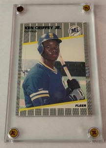 lot 32 image: Ken Griffey Jr. RC 1989 Fleer #548 Rookie Baseball Card