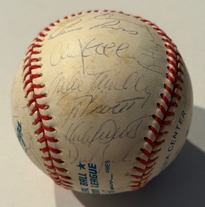 lot 4A image: Kirby Puckett and 199293 Minnesota Twins Team Signed Baseball - Tapani, Knoblauch, Hrbek, Kelly - 34 Signatures