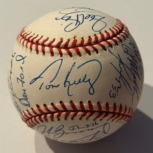 lot 53 image: Minnesota Twins Twinsfest Signed Baseball - AJ Pierzynski, Tom Kelly,  Gladden, Steinbach, Smalley  - 21 Signatures