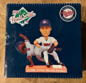 lot 72 image: Kent Hrbek  Ron Gant 1991 Minnesota Twins World Series Bobblehead - In Box