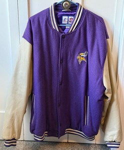 lot 119 image: Minnesota Vikings Size XL Game Day Jacket by Logo Authentic