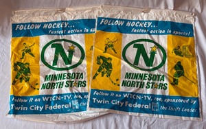 lot 140 image: (2) Minnesota North Stars Hockey Vintage Souvenir Bags