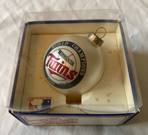 lot 148 image: Minnesota Twins 1987 World Series Champions Christmas Ornament