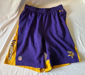 lot 152 image: Minnesota Vikings Nike Drifit Shorts Size XL