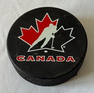 lot 160 image: Team Canada Hockey Puck