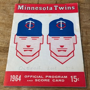 lot 10B image: 1964 Minnesota Twins Official Program vs. Detroit Tigers w Hamms Advertisement