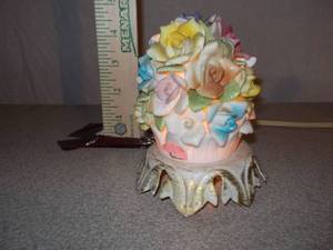 Vintage Porcelain Rose Floral Cluster Accent Lamp - Hand-Painted 3D Flowers