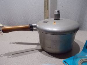 Vintage Presto Pressure Cooker with Wooden Handle, Rack & New Sealing Ring