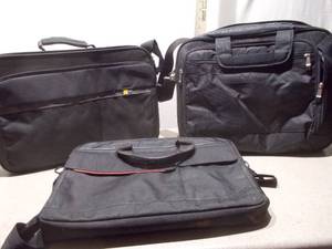 Assorted Lot of 4 Padded Carrying Bags  Laptop, Messenger & Briefcase Styles