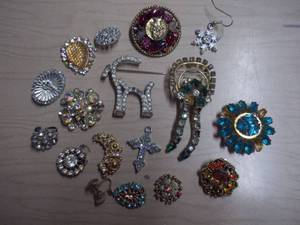 Rhinestone, Floral & Figural Brooches  Mixed Crafting Lot