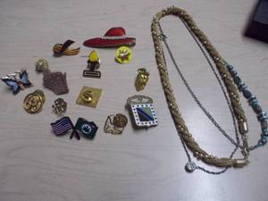 Vintage Pin & Badge Lot  Mixed Enamel, Novelty & Souvenir Pieces  Estate Collection