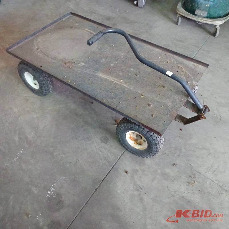 lot 8 image: Lawn and Garden cart