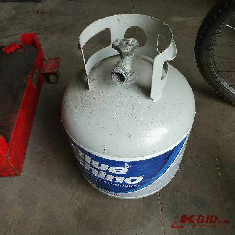 lot 17 image: Propane tank