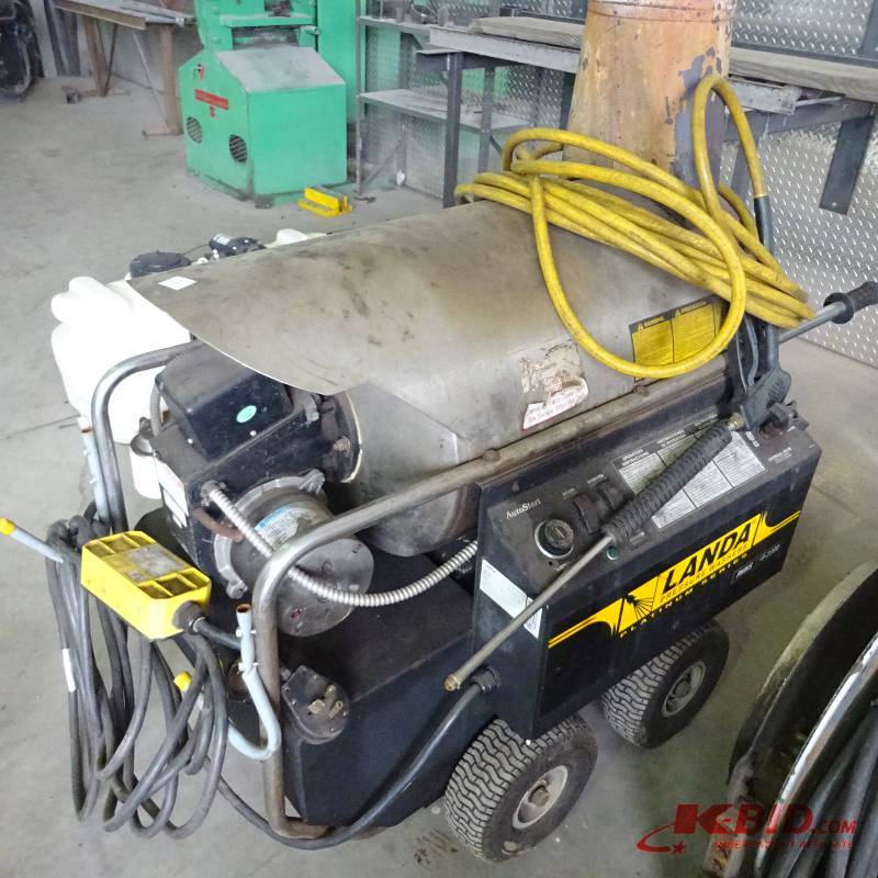 lot 23 image: Landa pressure washer.