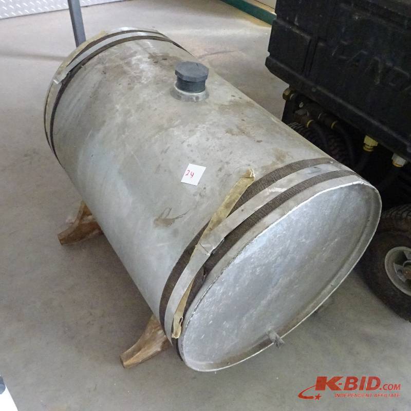 lot 24 image: Aluminum tank