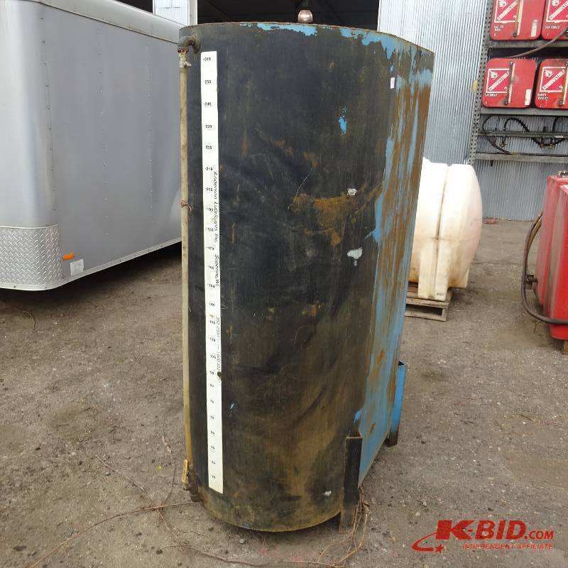 lot 32 image: 270 gal oil barrel