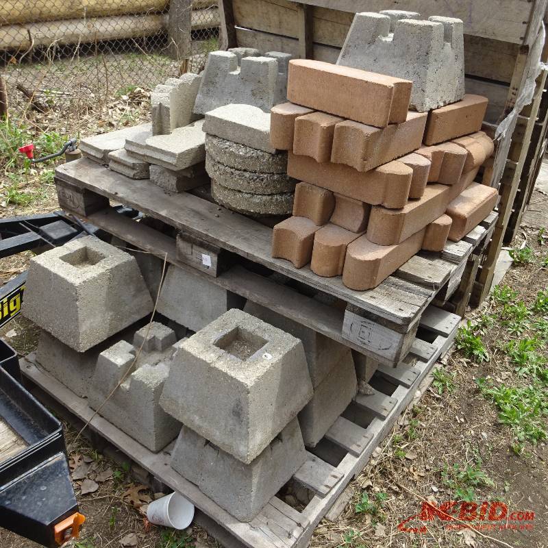 lot 40 image: Concrete post footings