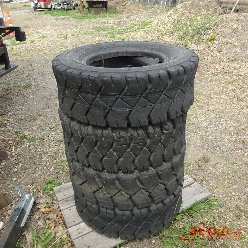 lot 41 image: 4 forklift tires