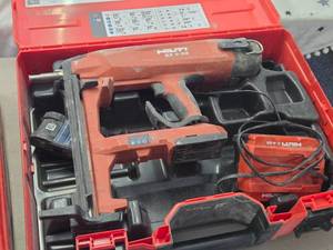 Hilti� 21.6V Cordless Concrete Nailer BX3-22 with Battery, Hilti C 4-22 Charger, Case