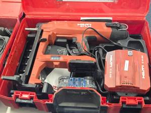 Hilti� 21.6V Cordless Concrete Nailer BX3-22 with Battery, Hilti C 6-22 Charger, Case