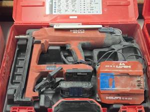 Hilti� 21.6V Cordless Concrete Nailer BX3-22 with Battery, Hilti C 6-22 Charger, Case