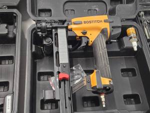 Bostitch� Air Stapler SL183BBC with Case