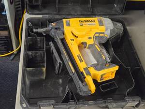 DeWalt� 20V Cordless Concrete Nailer DCN891 with Case, DCN8907 Nailer Magazine