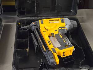 DeWalt� 20V Cordless Concrete Nailer DCN891 with Case, DCN8907 Nailer Magazine