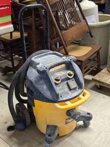 DeWalt� 10-Gallon Dust Extraction Vacuum DWV012