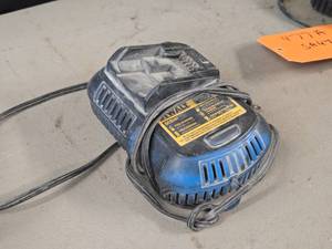 DeWalt� 12V Max  20V Max Lithium Ion Battery Charger DCB101