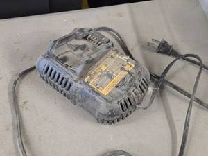 DeWalt� 12V Max  20V Max Lithium Ion Battery Charger DCB101