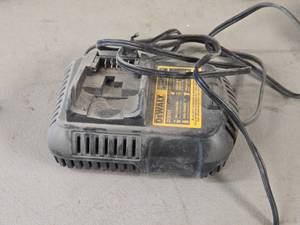 DeWalt� 12V Max  20V Max Lithium Ion Battery Charger DCB101