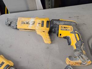 DeWalt� 20V Drywall Screw Gun DCF620 with Collated Attachment DCF6201
