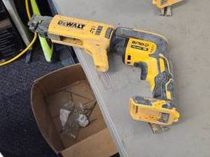 DeWalt� 20V Drywall Screw Gun DCF620 with Collated Attachment DCF6201
