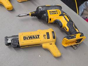 DeWalt� 20V Drywall Screw Gun DCF620 with Collated Attachment DCF6201
