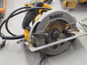 DeWalt� 7-14 Circular Saw DWE575SB