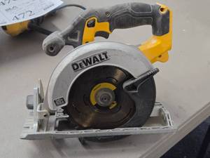 DeWalt� 20V 6-12 Circular Saw DCS391