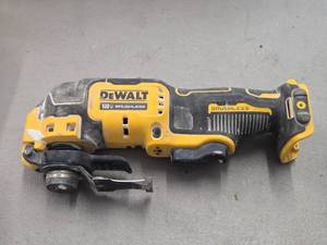 DeWalt� 12V Oscillating Multi-tool DCS353