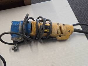 DeWalt� 16 Gauge Nibbler DW897