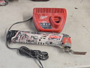 Milwaukee� 12V Multi-Tool 2426-20 with 12VDC 16Wh Li-ion Battery, Charger
