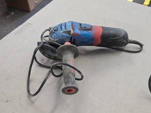 Milwaukee� Angle Grinder