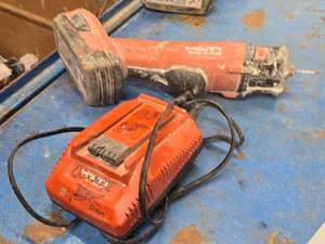 Hilti� 21.6V Cut-Out Tool SCO6-A22 with Battery, Hilti C 436-90 Charger