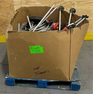 lot 10 image: Gaylord of Milwaukee Trimmers