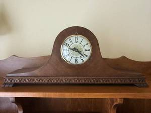 lot 44 image: Lanshire Electric Mantel Clock
