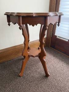 lot 49 image: Oak Carved End Table with Scalloped Apron and Scroll Legs