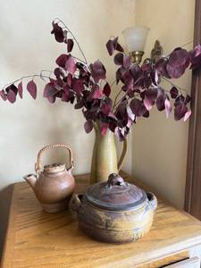 lot 86 image: Plum Tree Pottery Stoneware Covered Casserole Pot With Lid
