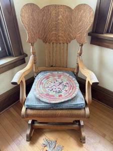 lot 95 image: Rocking Chair - Oak Wood Arts & Crafts